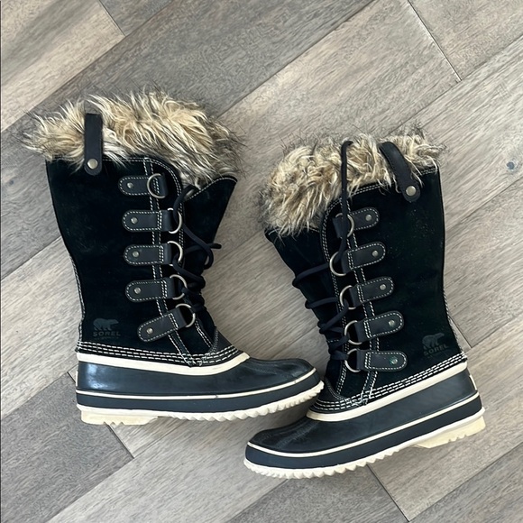 Sorel Black Winter Boots with Faux Fur Trim - Picture 1 of 5